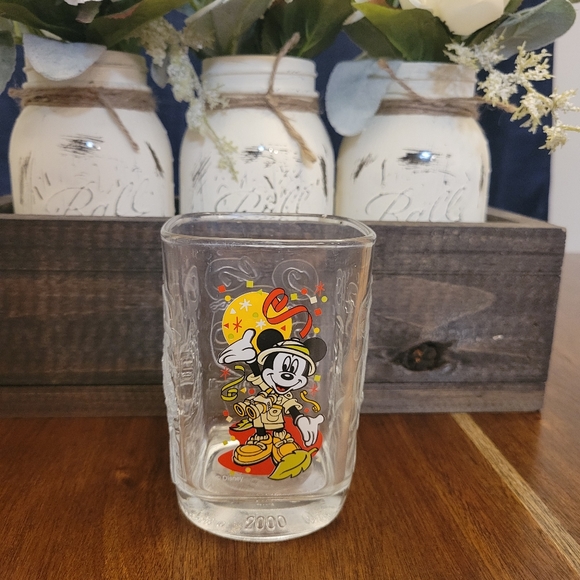 Disney's collectible McDonald's glasses set of 2 - Picture 2 of 7